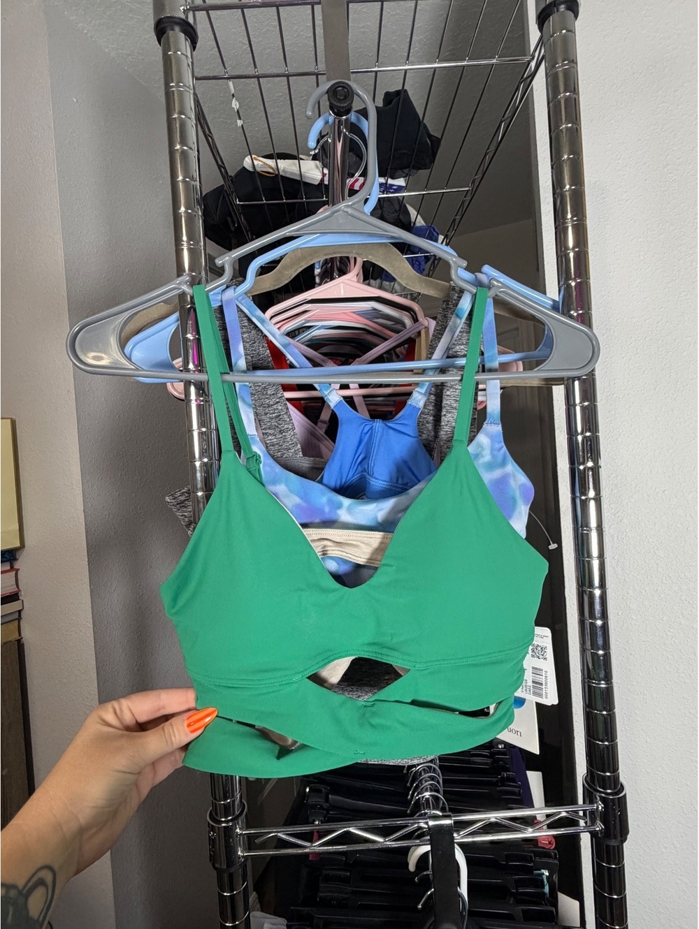 Lululemon V-Neck Crossover Underband Bra Cascadia Green / Cream - Size 4 NWT